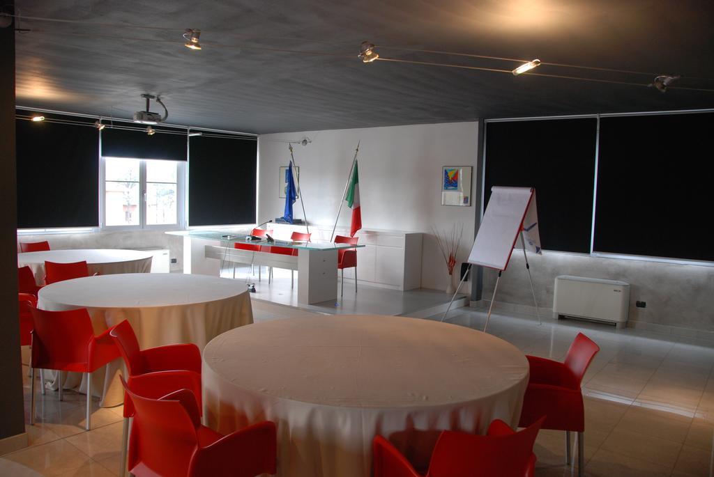 Hotel Metropolis Reggio Emilia Bagian luar foto